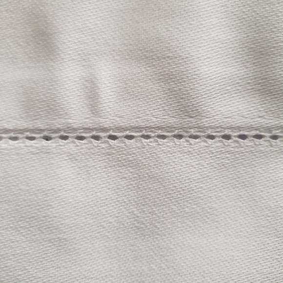 Set of 4 White Cotton Hemstitched Place Mats, New Without Tags - Picture 4 of 4